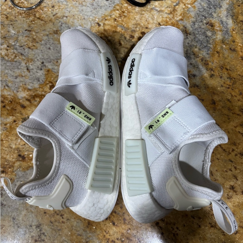 Adidas NMD R1 size 5 - Picture 8 of 9